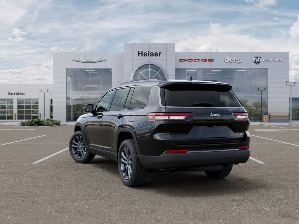 New 2026 Diamond Black Crystal Pearlcoat Jeep Limited image 3