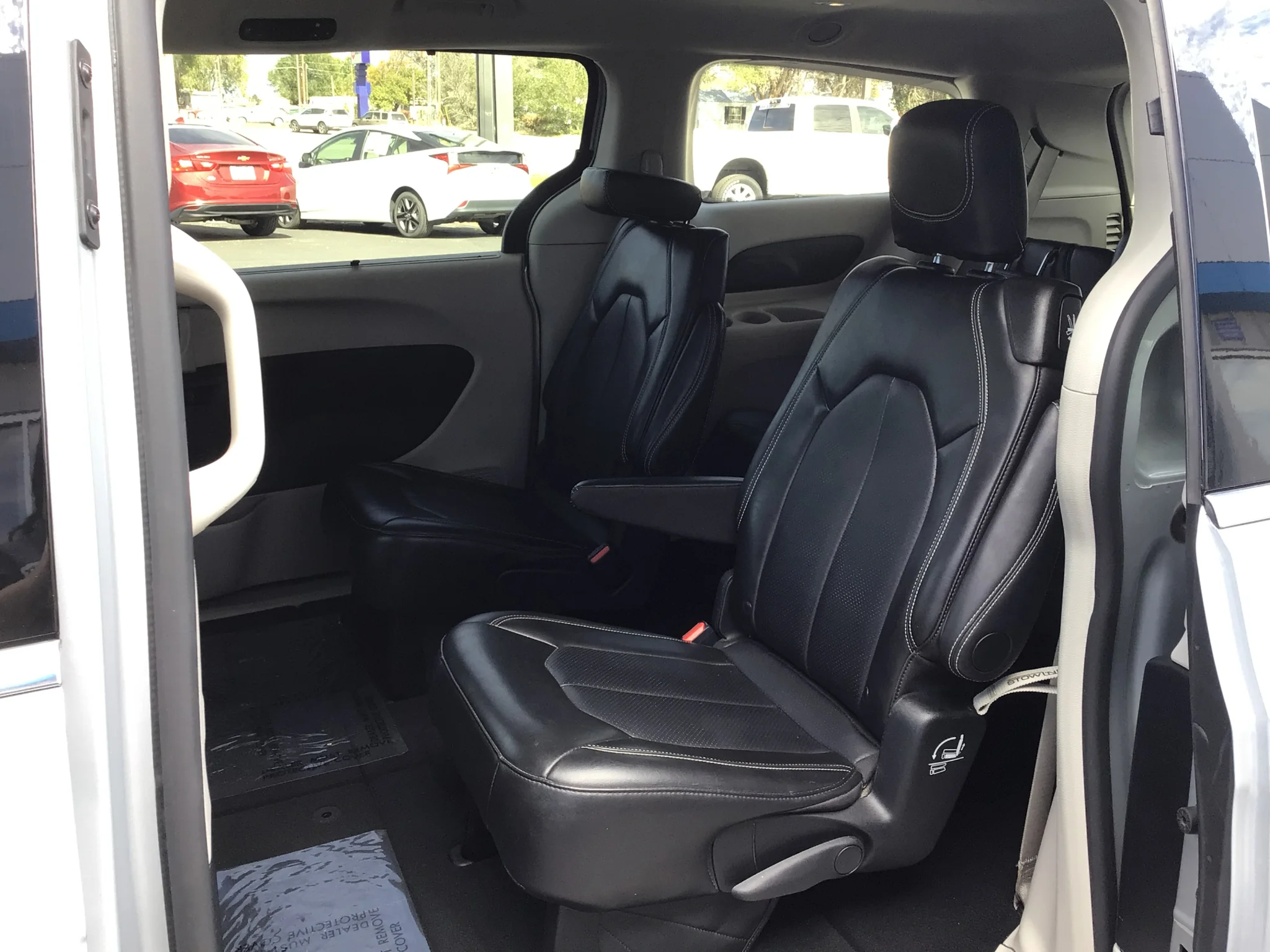 Used 2024 Silver Mist Clearcoat Chrysler Touring L image 9