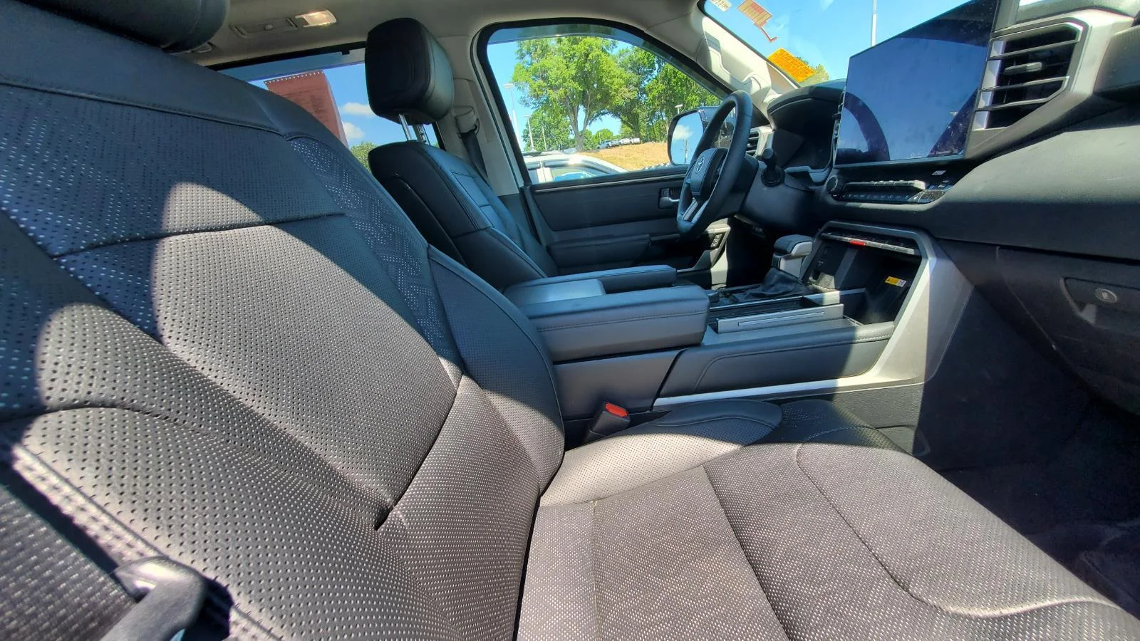 Used 2024 Wind Chill Pearl Toyota Limited image 4