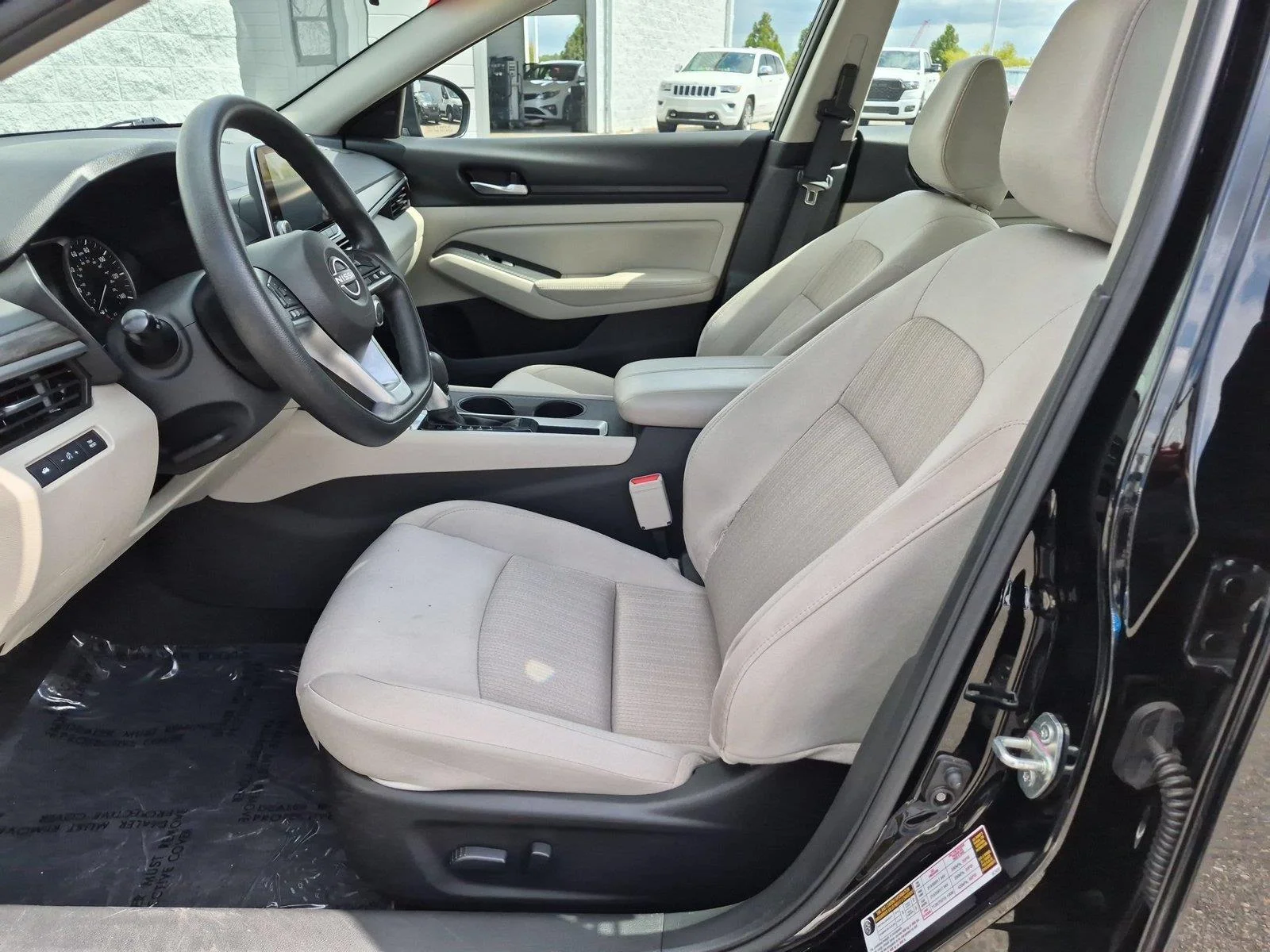Used 2025 Super Black Nissan SV image 17