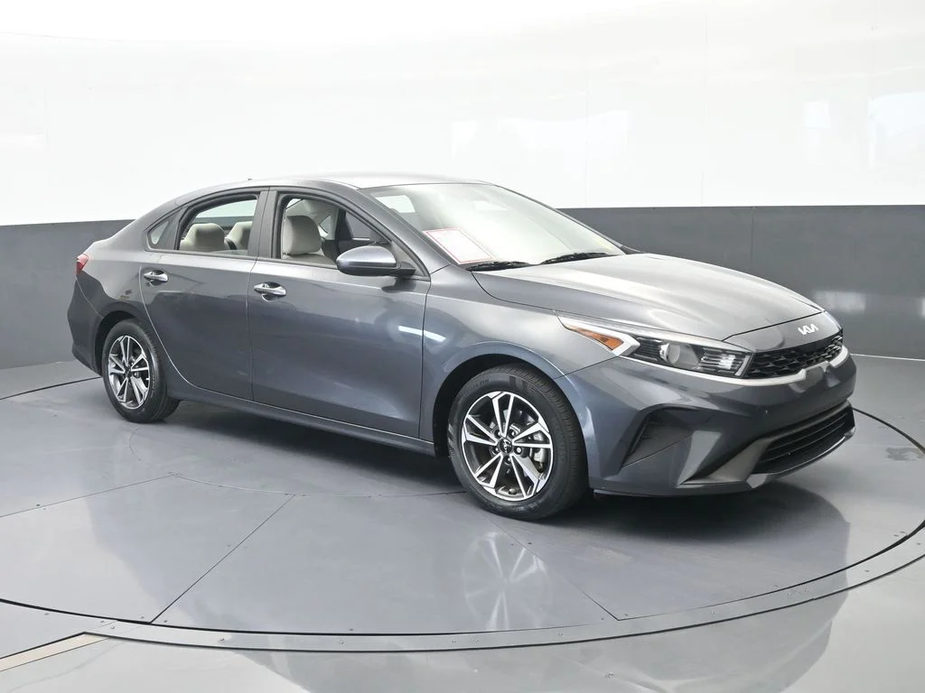 Used 2023 Gravity Gray Kia LXS image 8