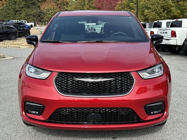 New 2026 Red Hot Pearl-Coat Exterior Paint Chrysler Select image 28