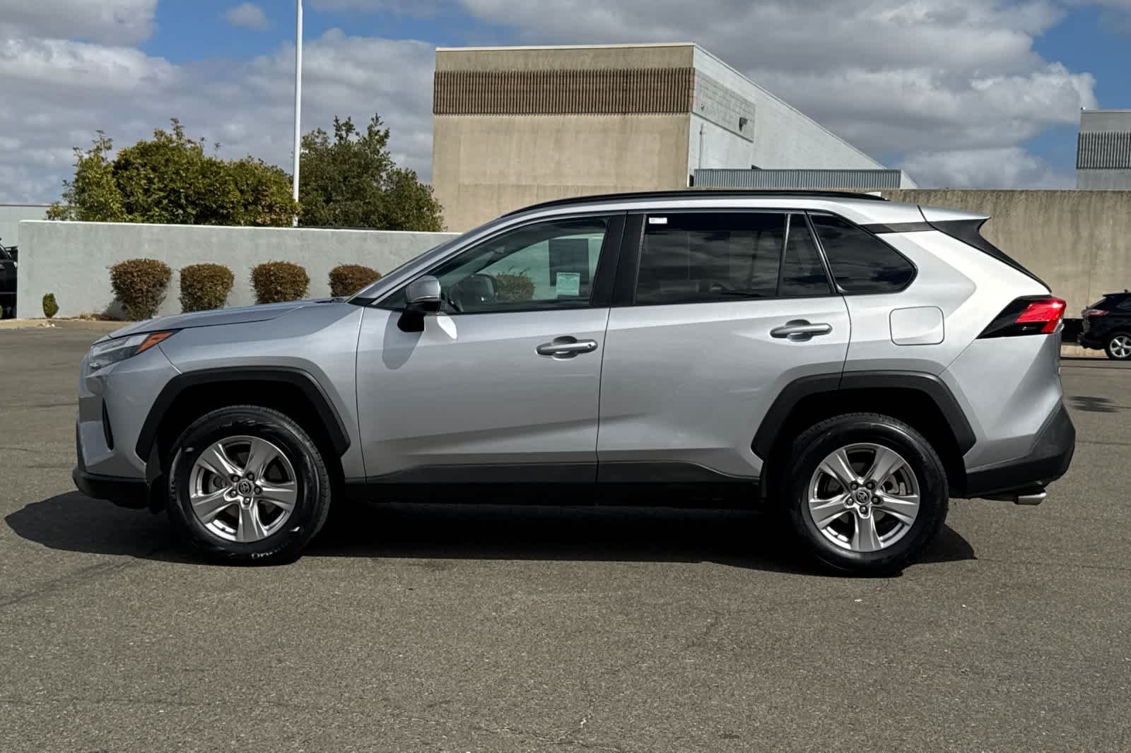 Used 2022 Silver Sky Metallic Toyota XLE image 9