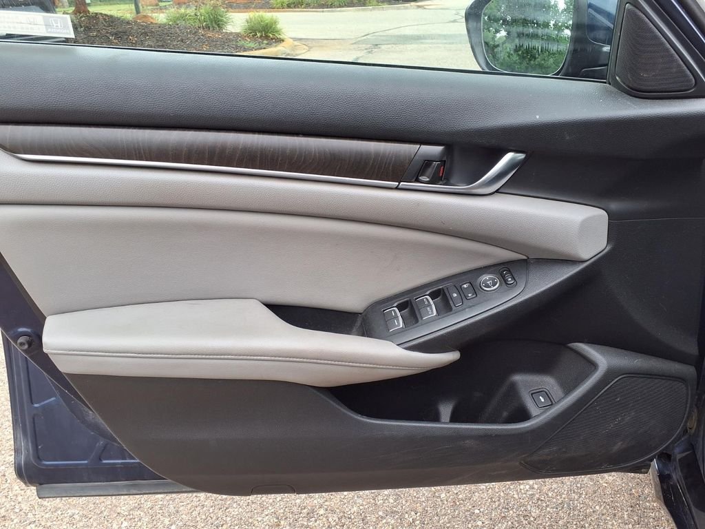 Used 2018  Honda EX image 11