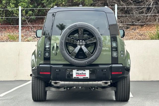 New 2026 Woolstone Green Land Rover X-Dynamic SE image 4