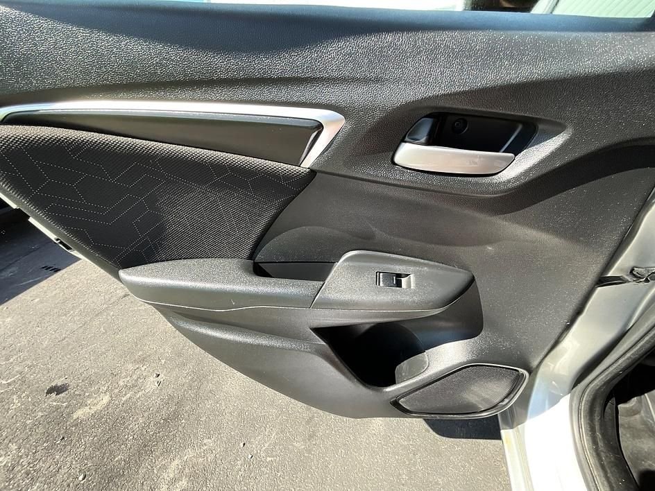 Used 2015 Silver Honda EX image 33