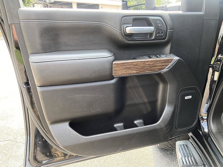 Used 2021 Black Chevrolet High Country image 10