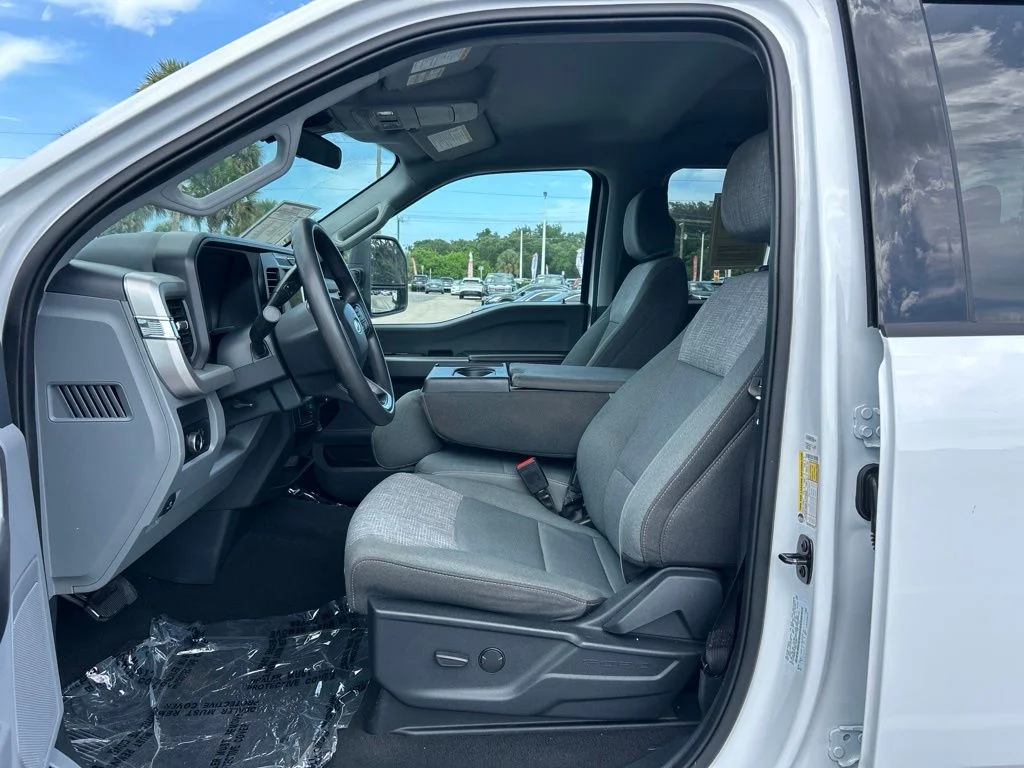 Used 2025 Oxford White Ford XLT image 16