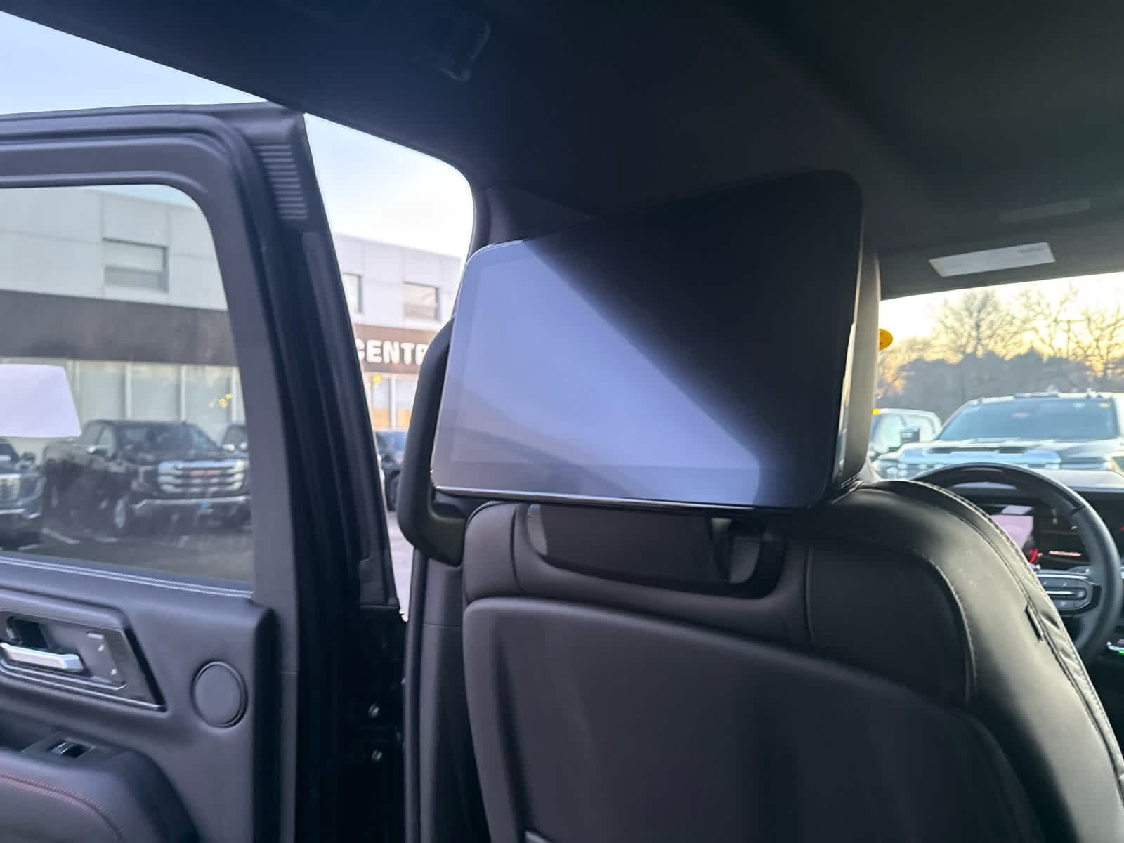2026 GMC Yukon XL AT4 Ultimate - Photo 14