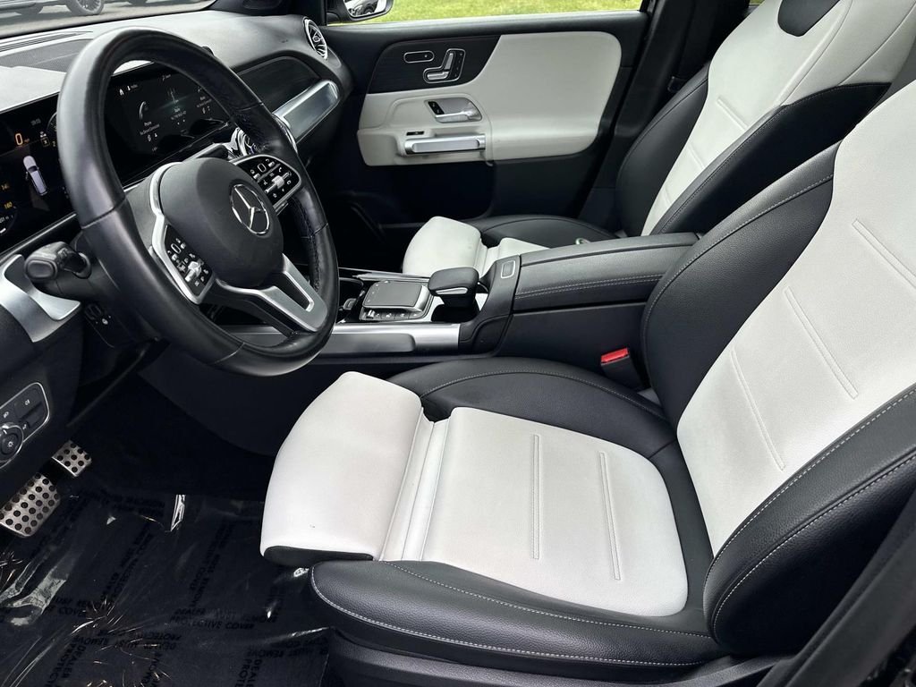 Used 2023  Mercedes-Benz GLB 250 image 17