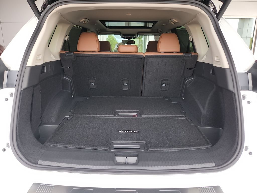 New 2026 Everest White Pearl TriCoat / Super Black Two-tone Nissan Platinum AWD image 9