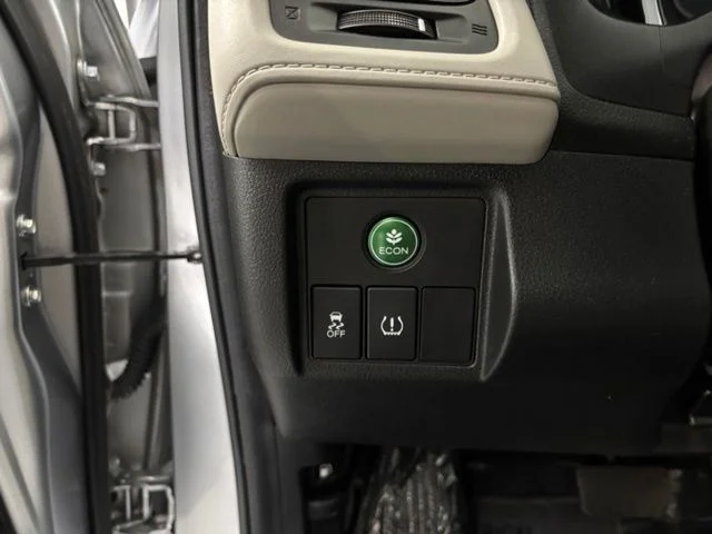 Used 2017 Silver Honda LX image 24