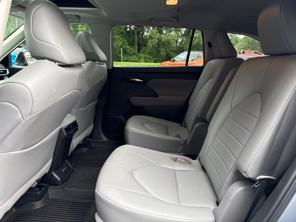 Used 2022 Brown Toyota XLE image 12