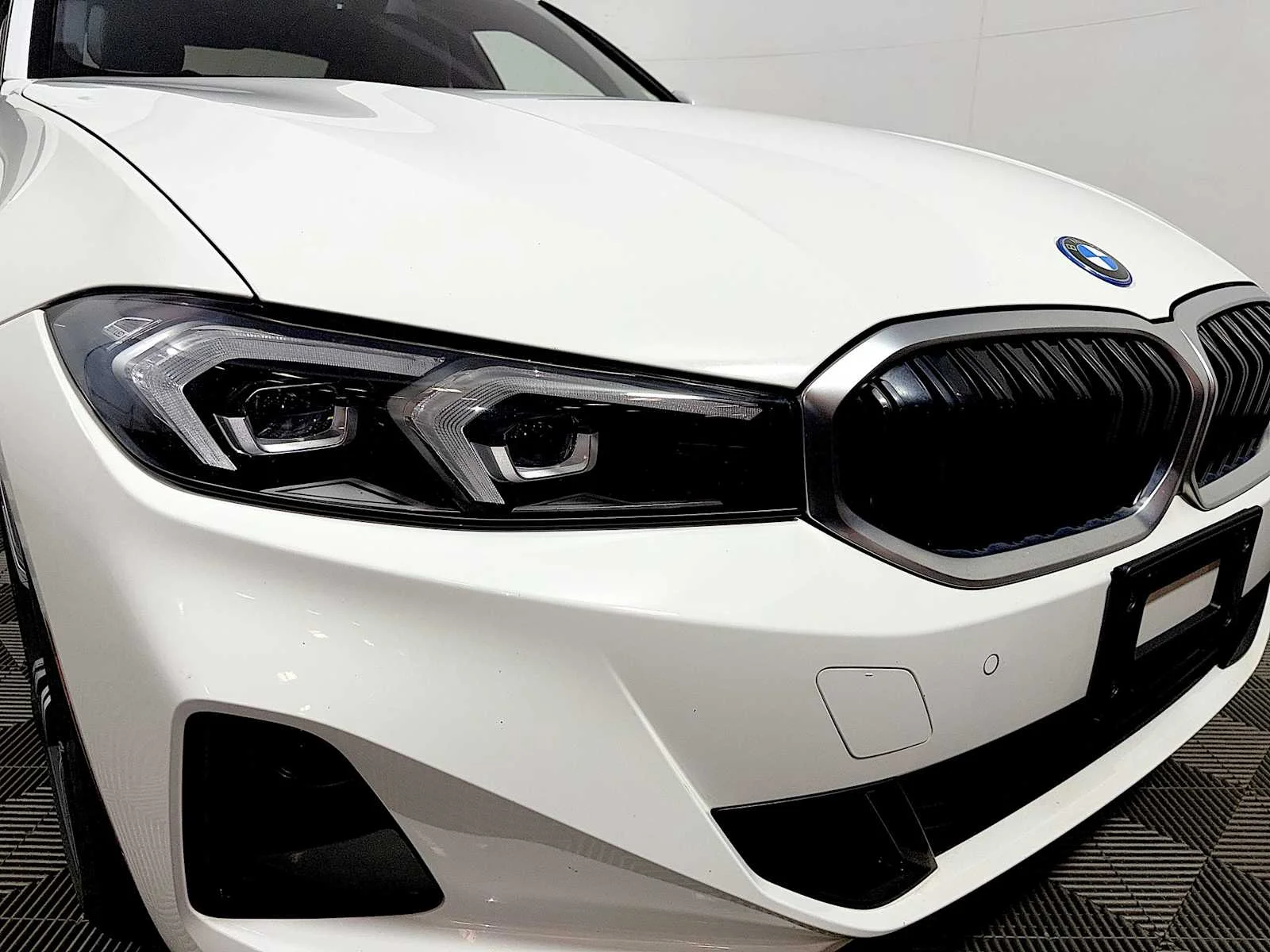 Used 2023 Alpine White BMW 330e xDrive image 25