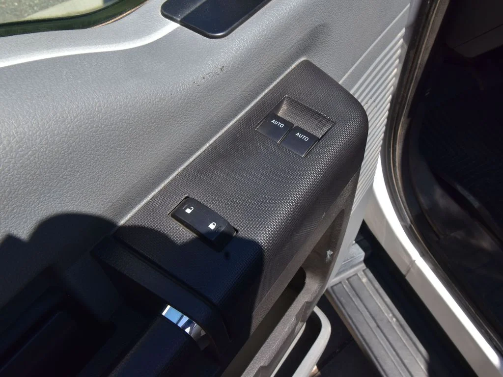 2014 Ford F-550 - Photo 28