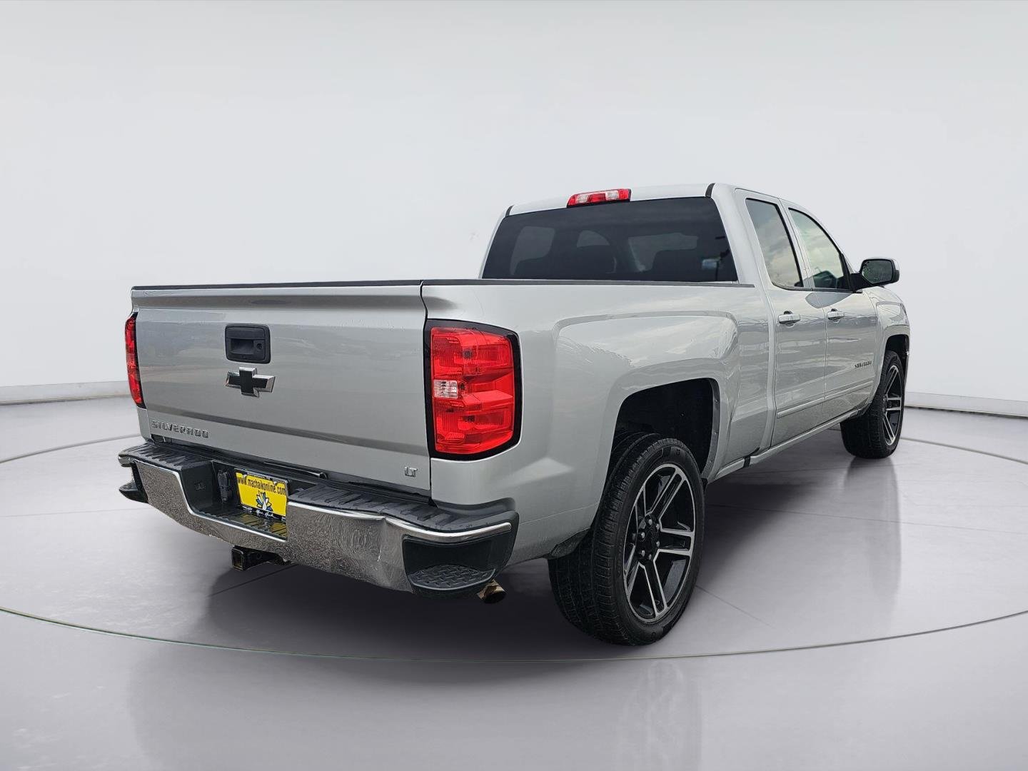 Used 2018 Silver Ice Metallic Chevrolet LT image 5