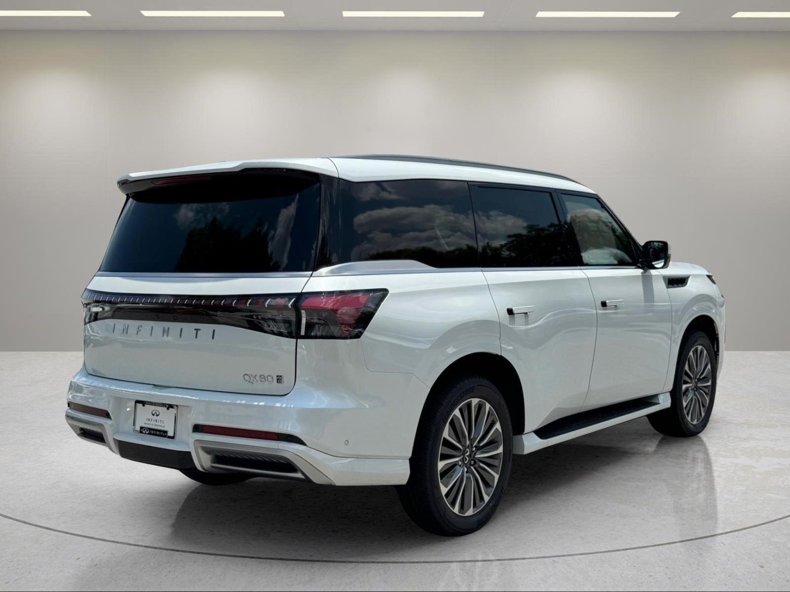 New 2027 RADIANT WHITE INFINITI Luxe 4WD image 5