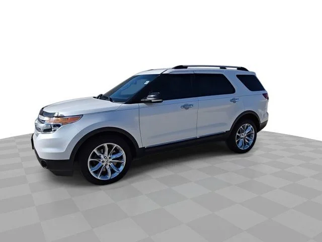 Used 2015 White Platinum Clearcoat Metallic Ford XLT image 4