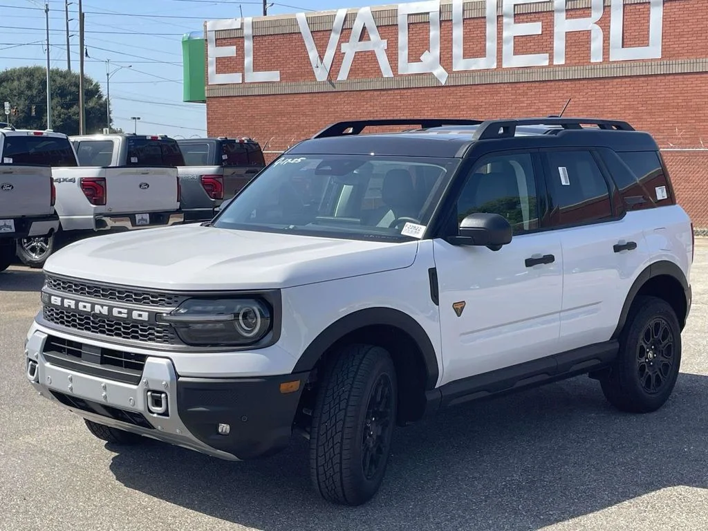 New 2025 Oxford White Ford Badlands® image 7