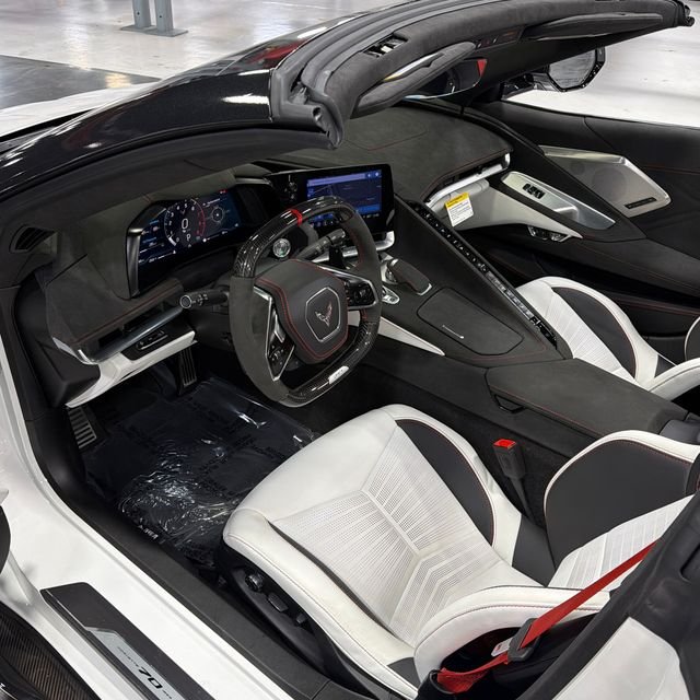 Used 2023 White Chevrolet Z06 image 17