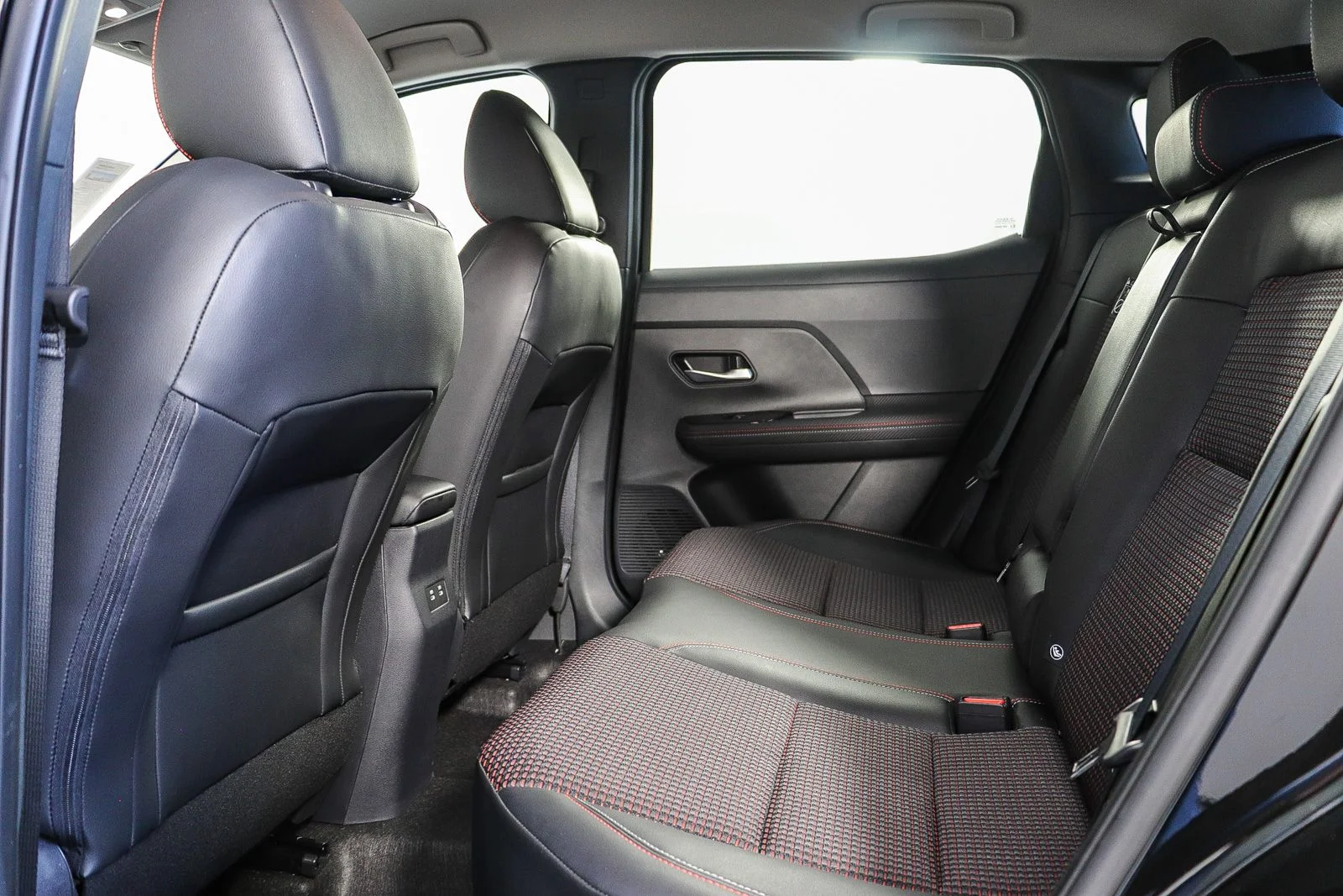 Used 2025 Black Nissan SR image 18