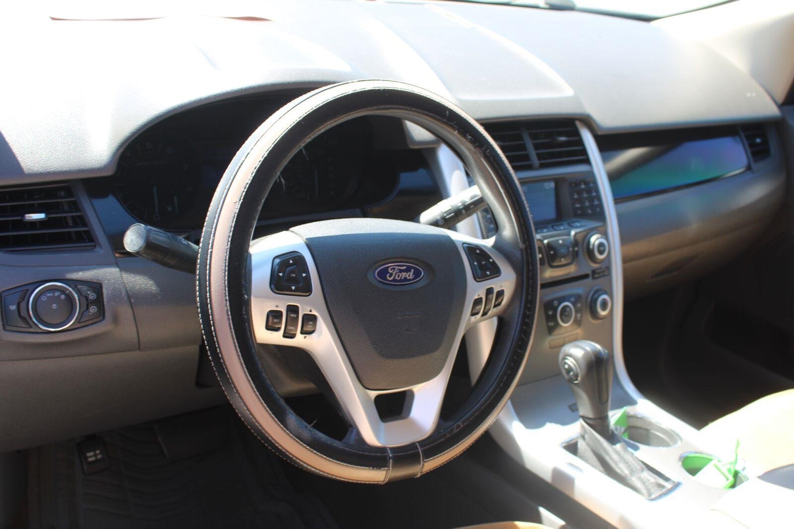 Used 2012 White Suede Ford SE image 9