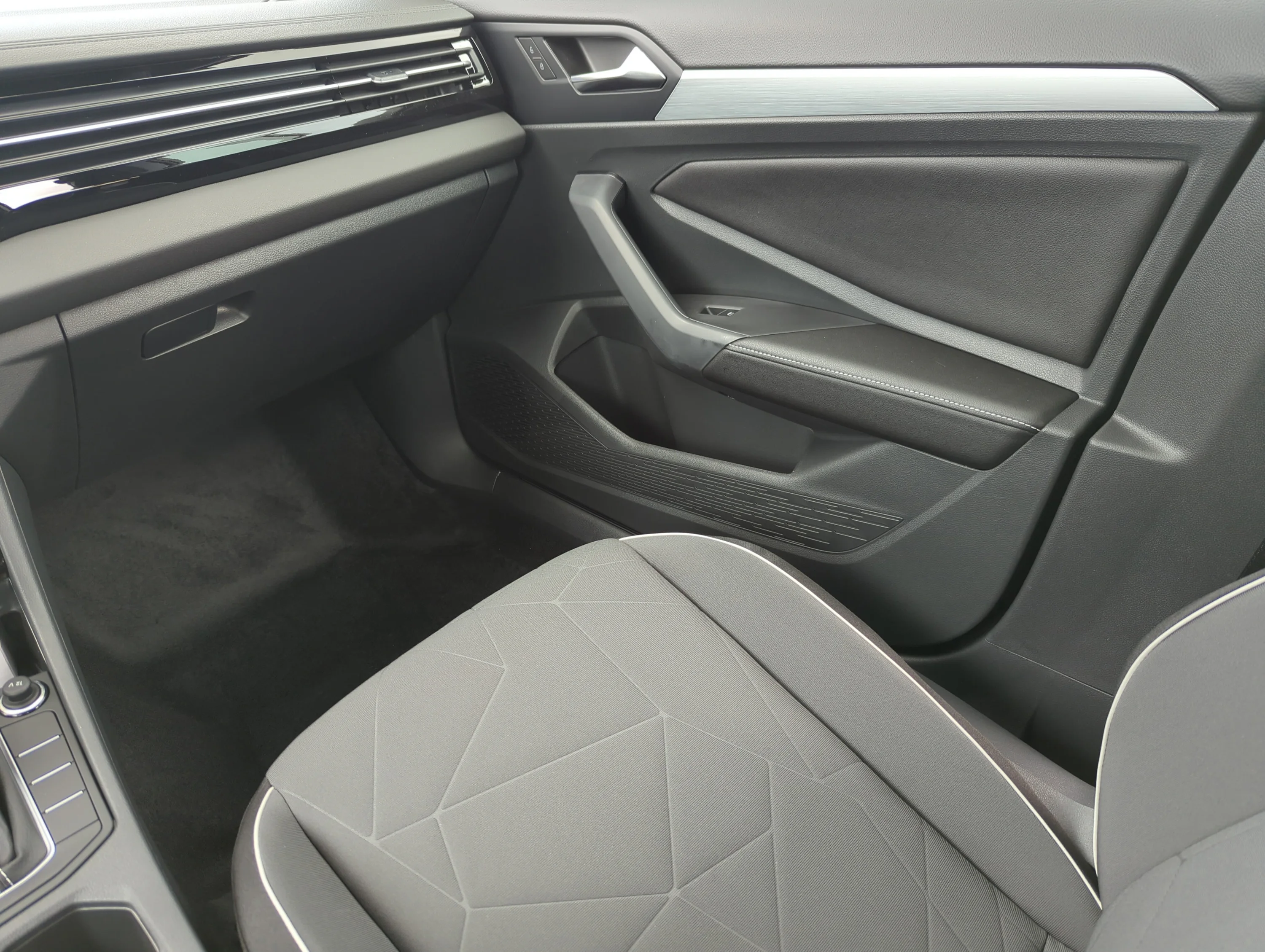 Used 2026 PYRITE SILVER M Volkswagen Sport image 21