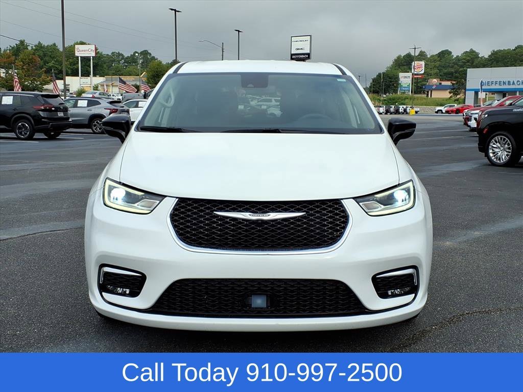 Used 2024 White Chrysler Touring L image 2