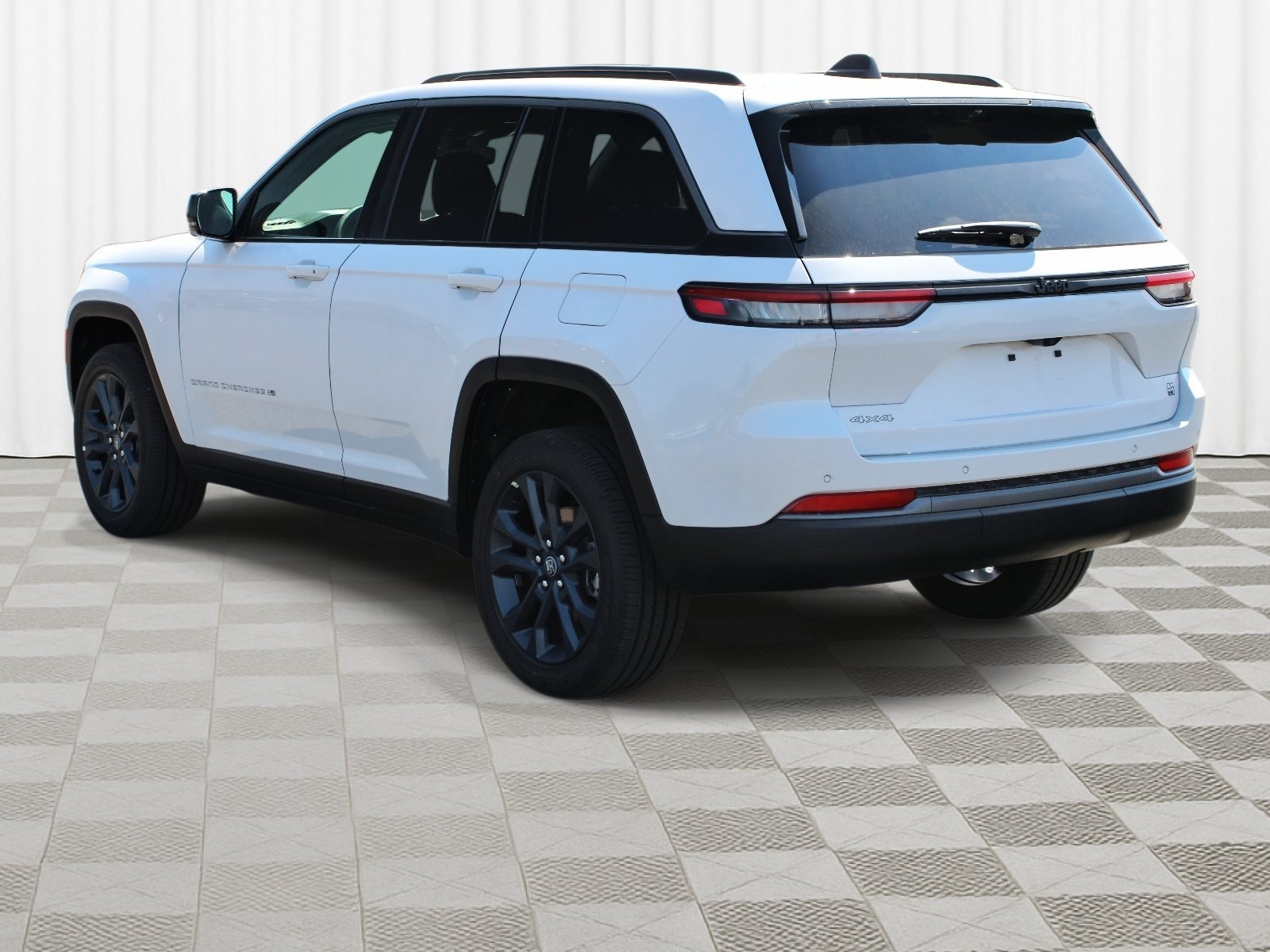 New 2026 Bright White Clear-Coat Exterior Paint Jeep 85th Anniversary Edition image 36