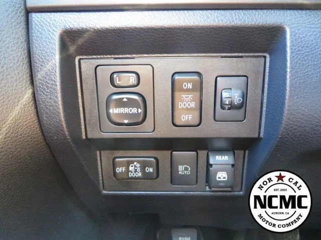 Used 2018 Silver Toyota SR5 image 39