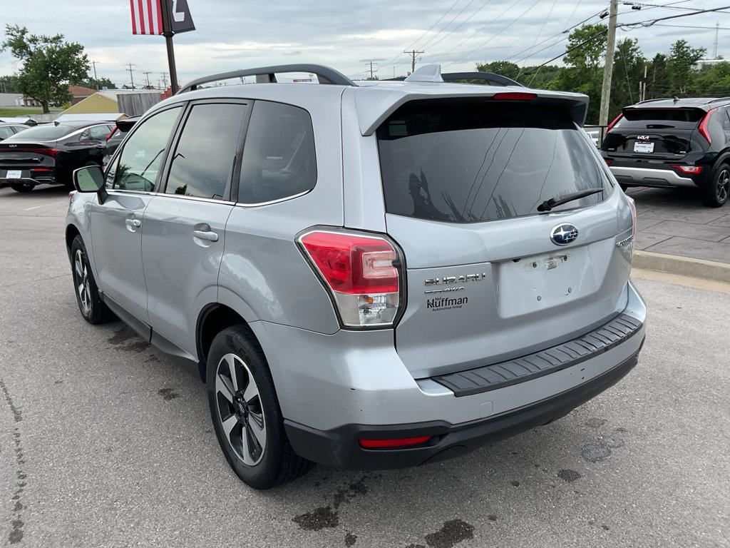 Used 2017 Ice Silver Metallic Subaru Limited image 8