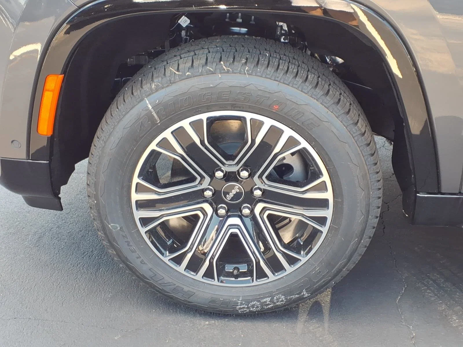 New 2026 Baltic-Gray Metallic Clear-Coat Exterior Paint Jeep  image 21
