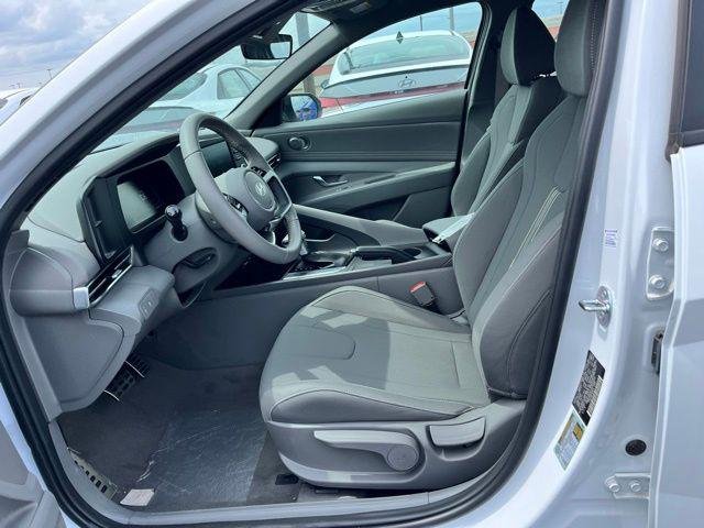 2025 Hyundai Elantra SEL - Photo 15