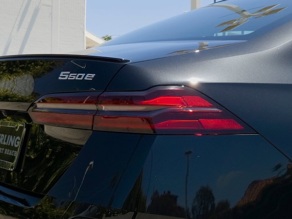 New 2026 Black Sapphire Metallic BMW 550e xDrive image 5