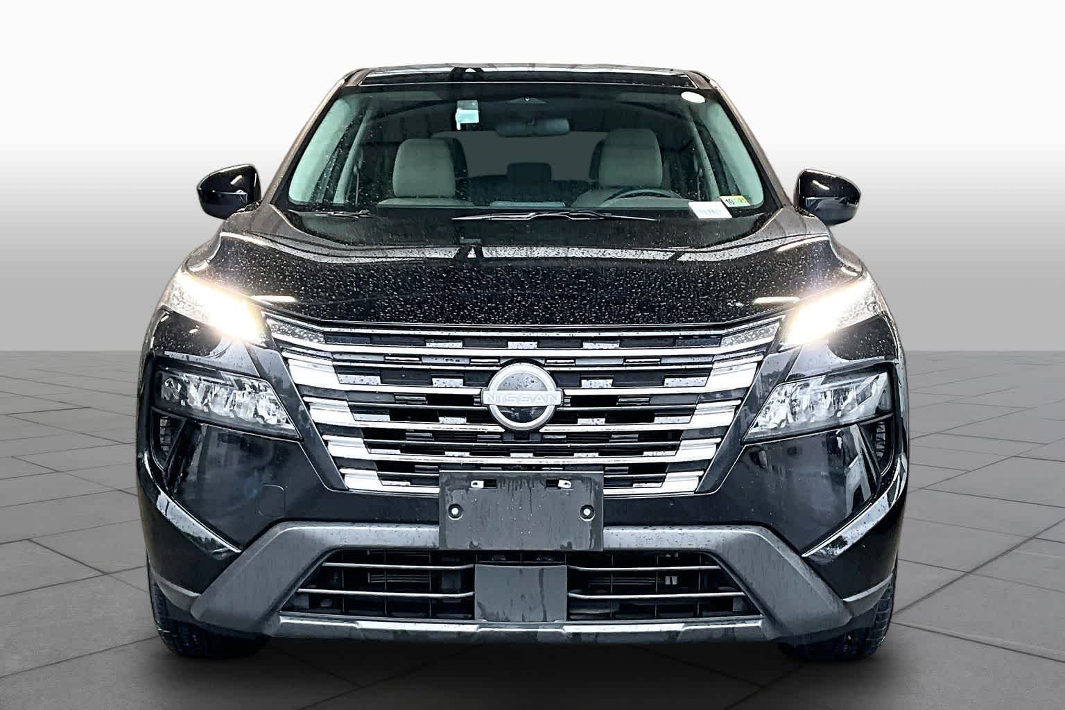 Used 2025 Super Black Nissan SV image 4