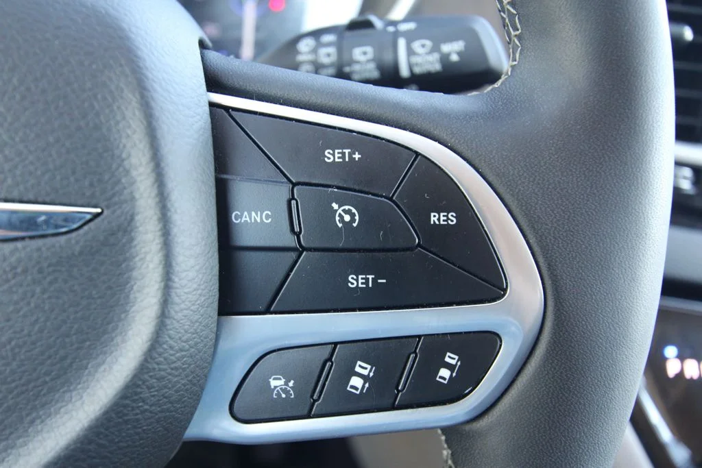 Used 2024 Black Chrysler Touring L image 21