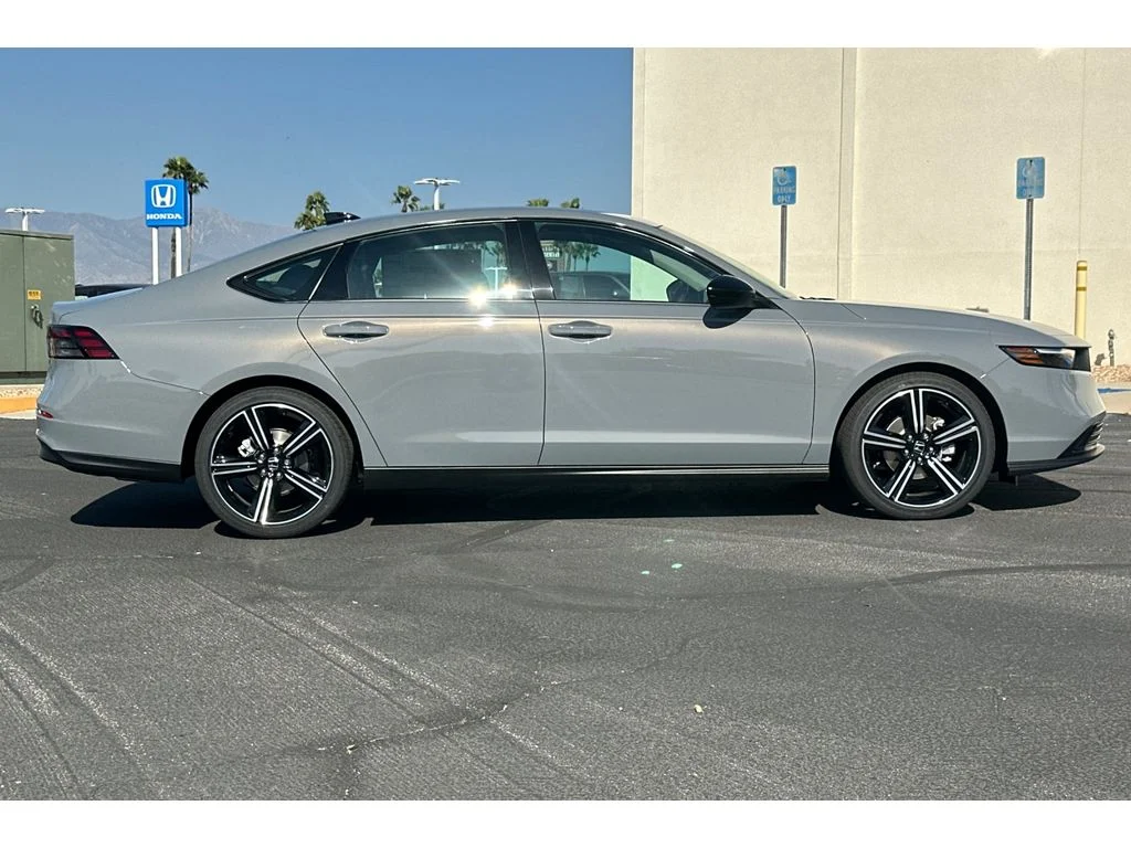 New 2026 Urban Gray Pearl Honda SE image 3