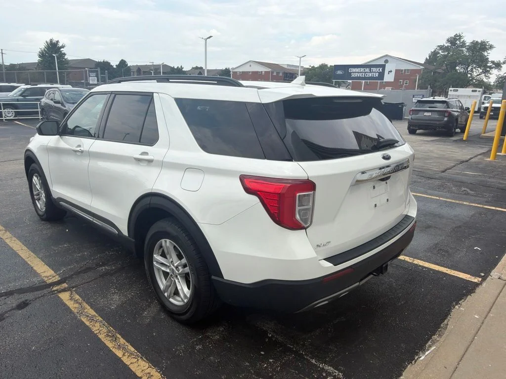 Used 2023 White Metallic Ford XLT image 5