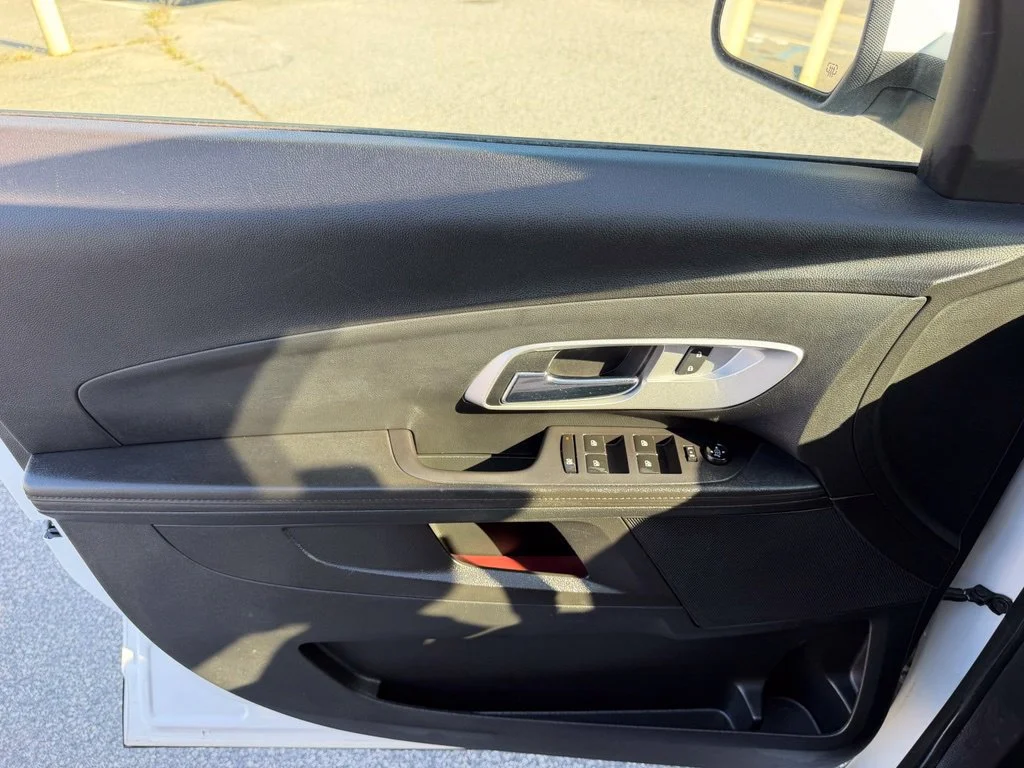Used 2017 SUMMIT WHITE Chevrolet LT image 23