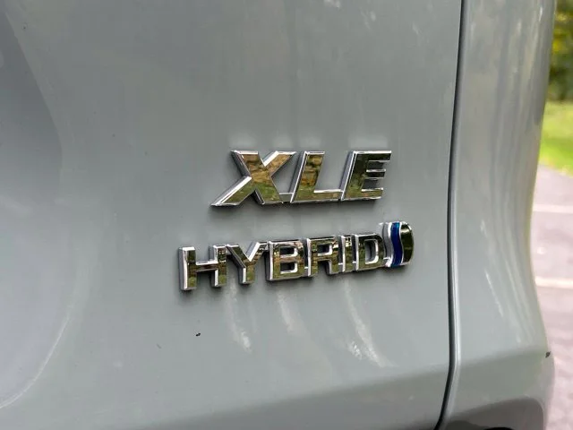 Used 2021  Toyota XLE Premium image 13