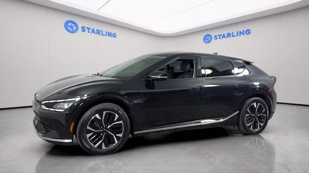 Used 2024 Black Kia Wind image 3