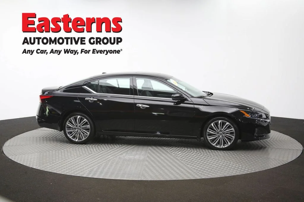 Used 2023 Black Nissan 2.5 SL image 46