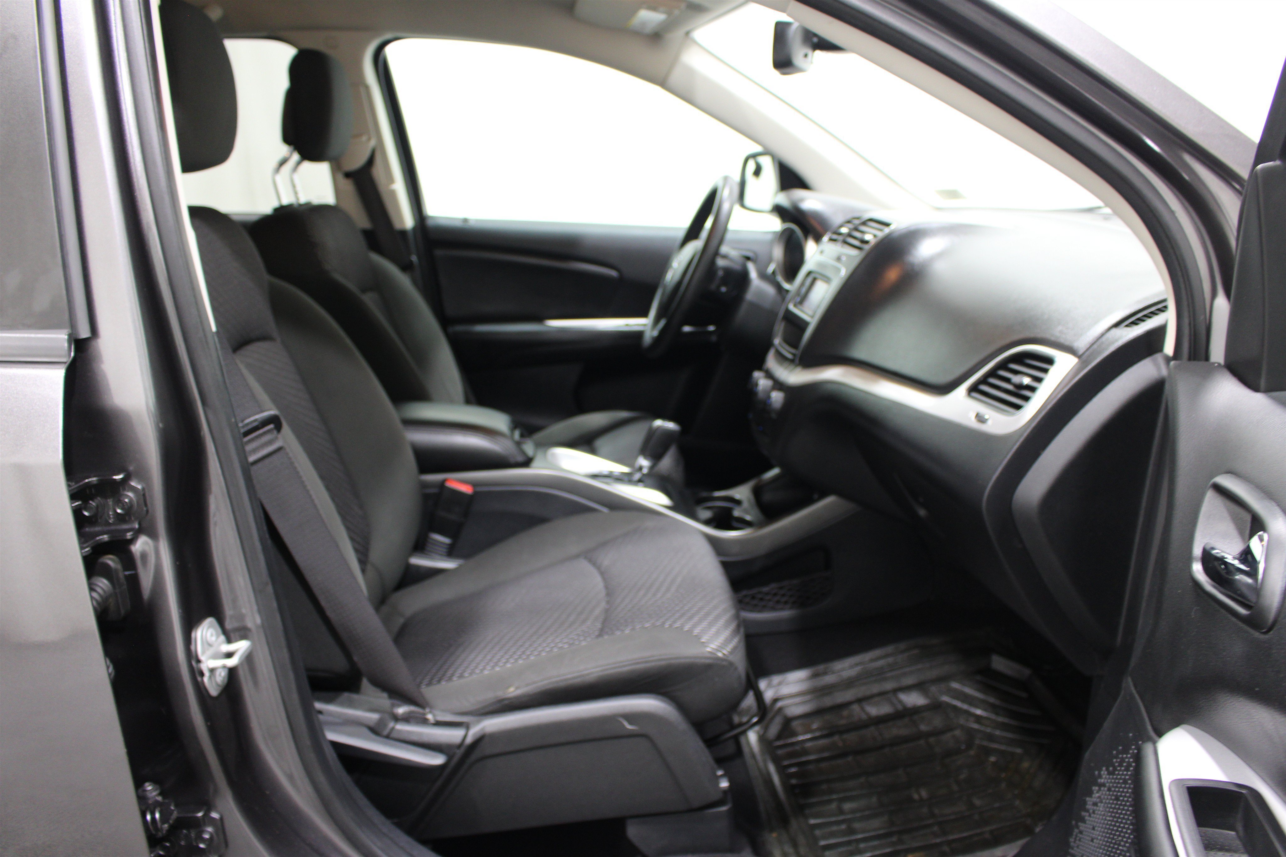 Used 2020 Granite Pearlcoat Dodge SE Value image 22