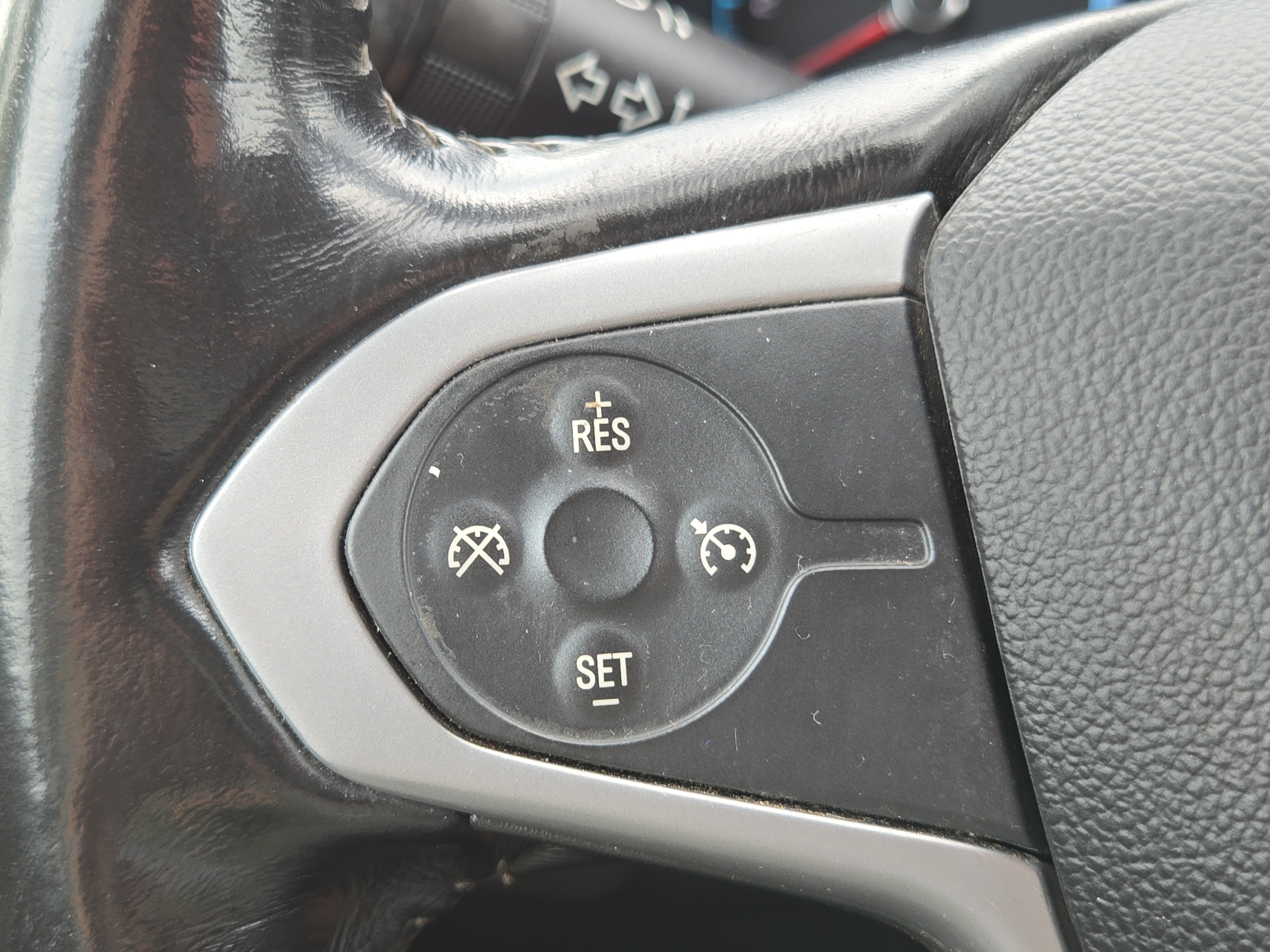 Used 2018 SUMMIT WHITE Chevrolet 4WD ZR2 image 23