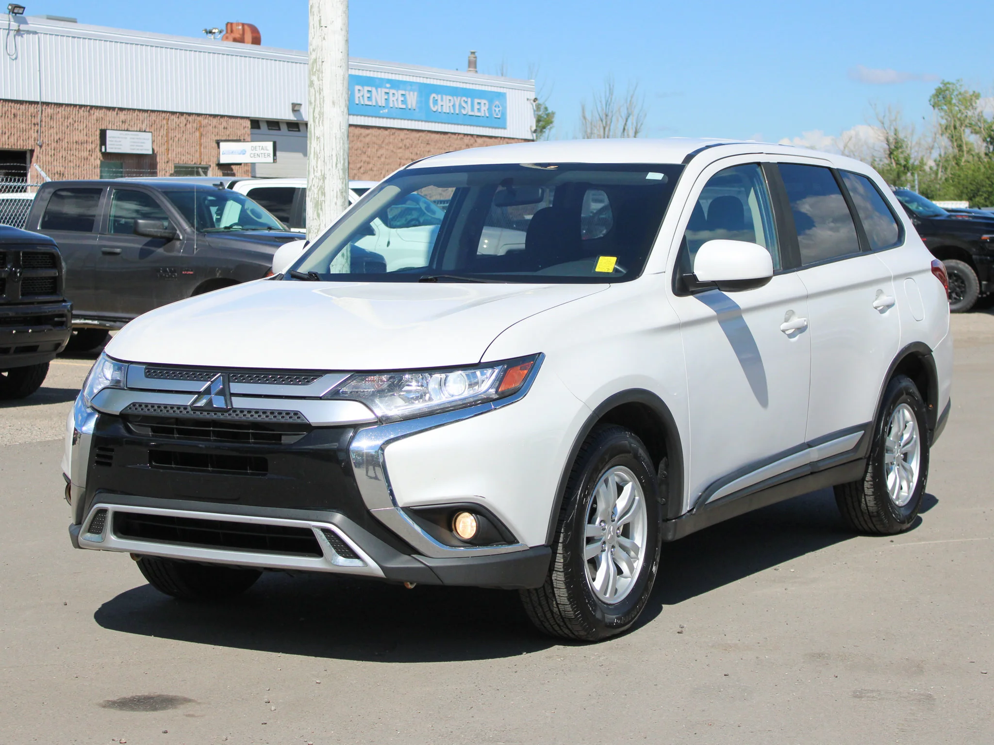 Used 2020  Mitsubishi ES * No Accidents | 7-Seater | Backup Camera | Heated Seats | AWD image 11