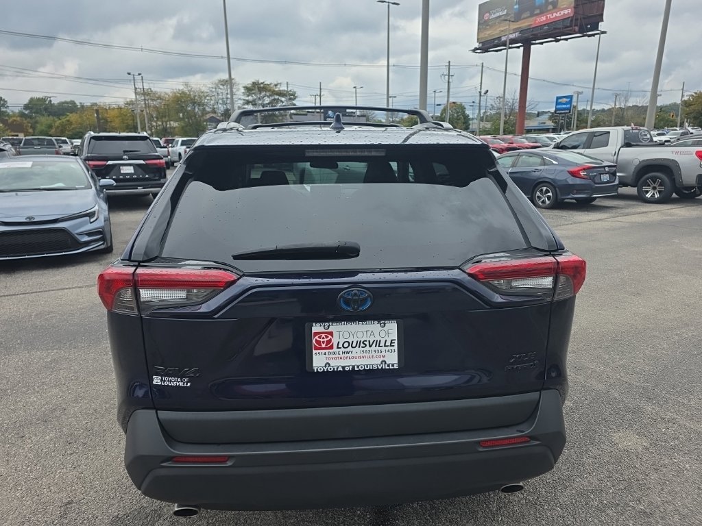 Used 2022  Toyota XLE Premium image 6