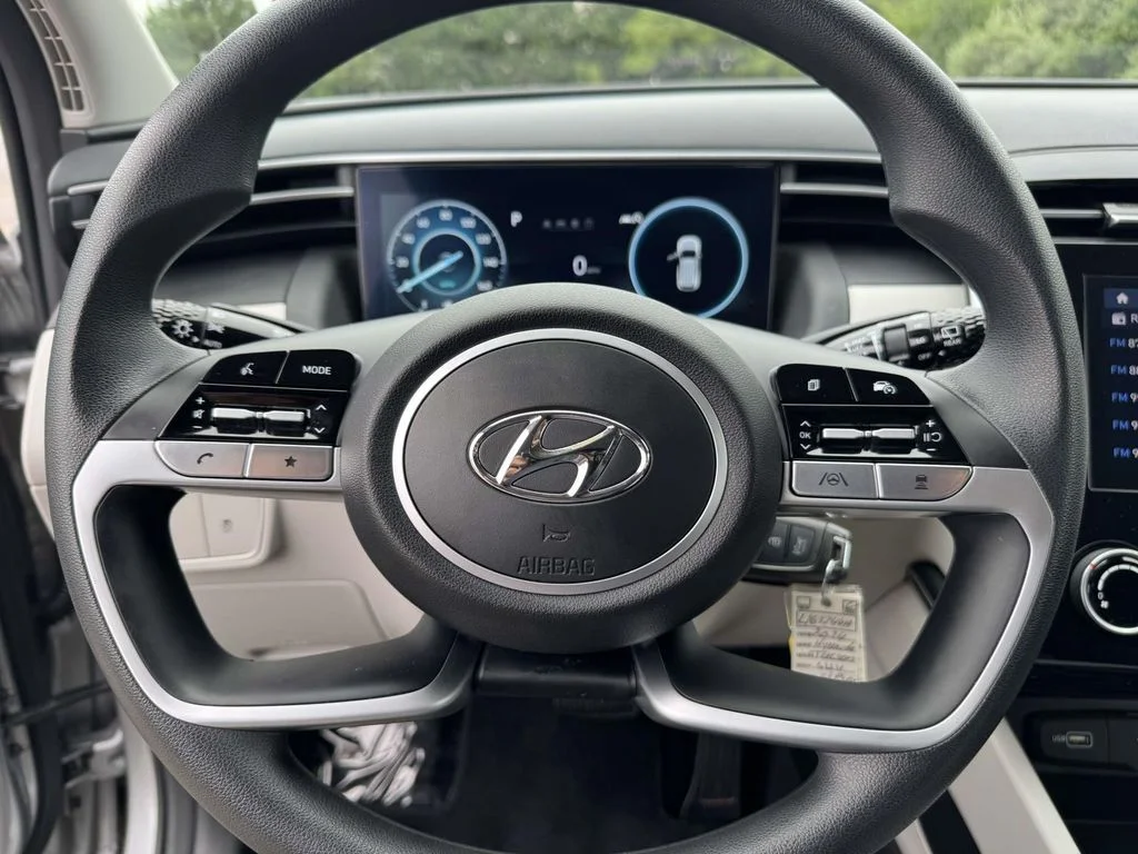 Used 2024 Silver Hyundai SE image 17