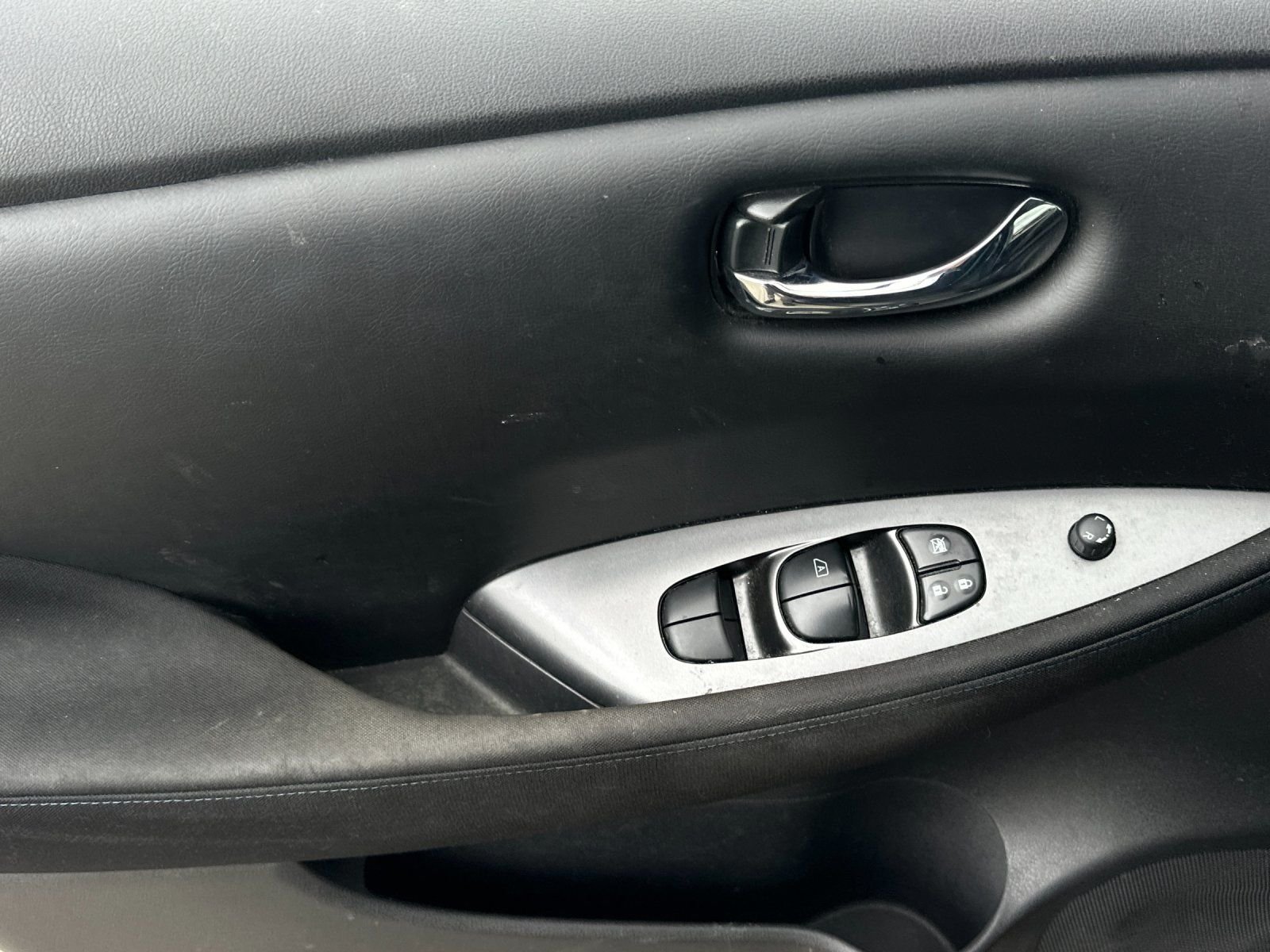 Used 2022 Super Black Nissan S image 10