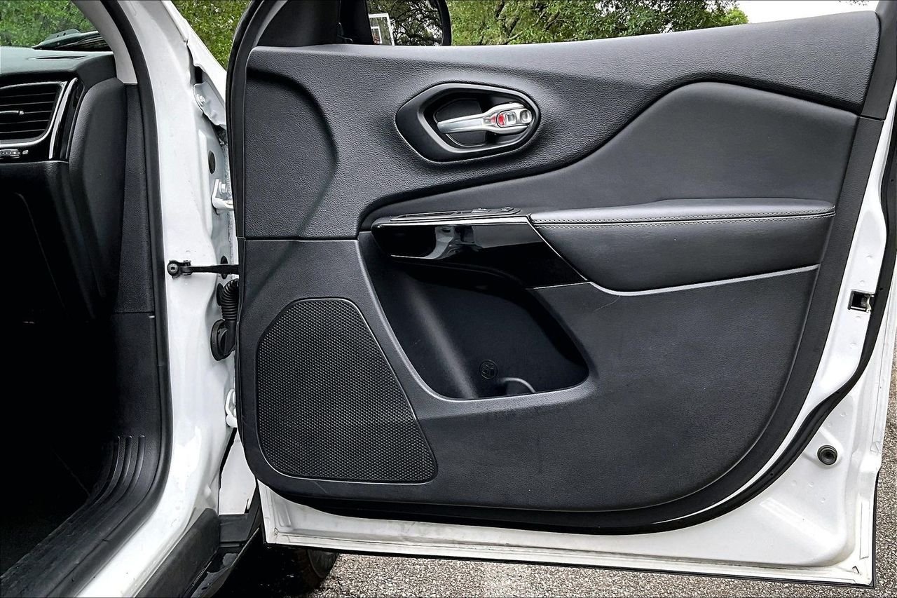 2023 Jeep Cherokee Altitude Lux - Photo 29