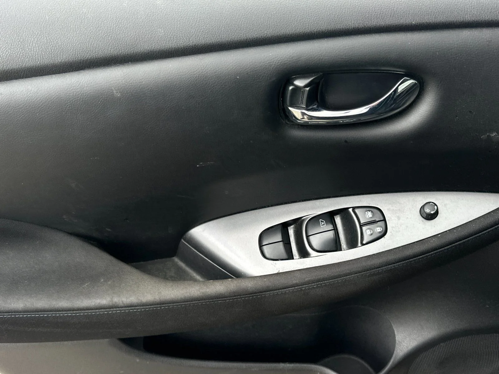 Used 2022 Super Black Nissan S image 10